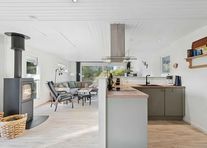 Quiet In 300 M To Water Hemmet