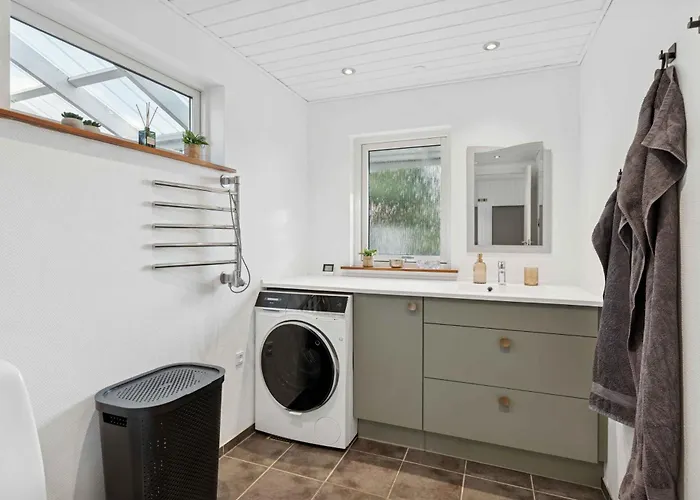 Quiet In 300 M To Water