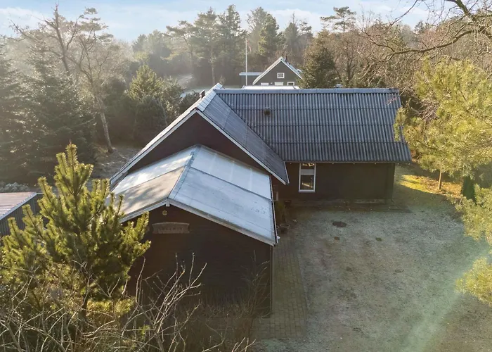 Quiet In 300 M To Water *